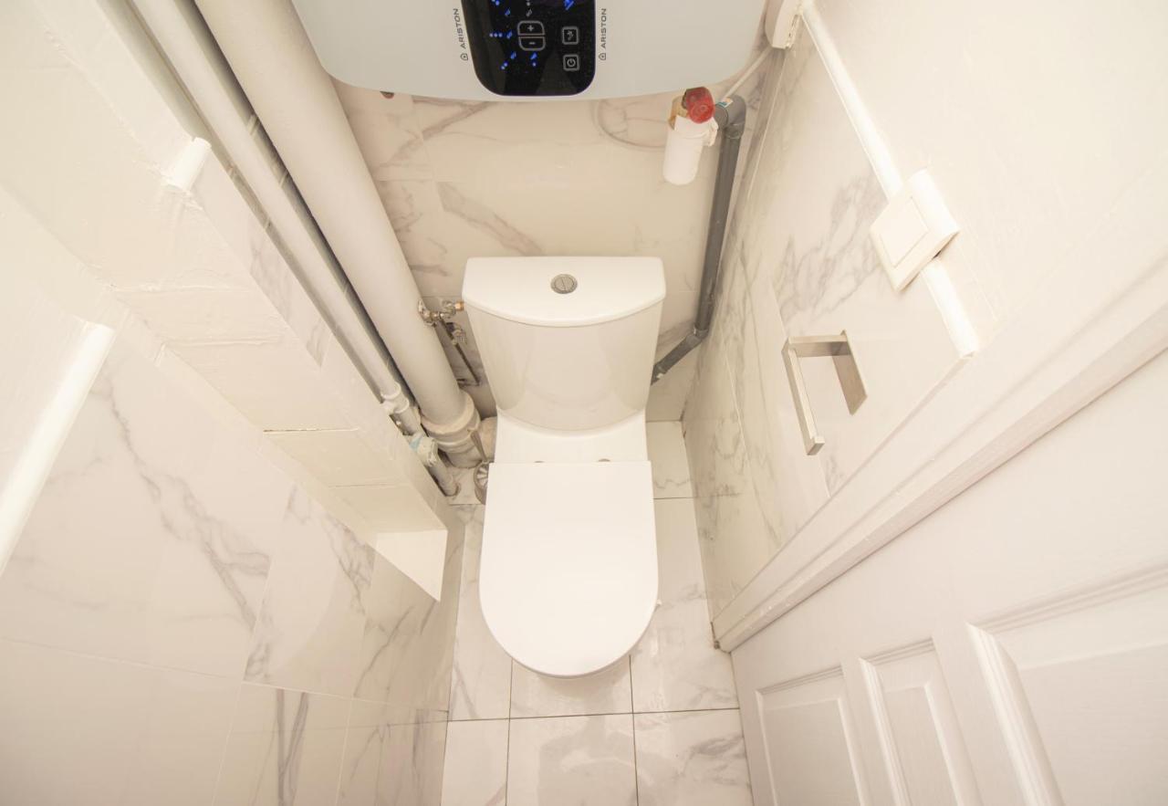 La Garden Room Logement En Colocation เลอเปลซีส์-โรแบงซง ภายนอก รูปภาพ